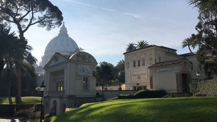 Pope highlights human dignity in address to Academy of Sciences